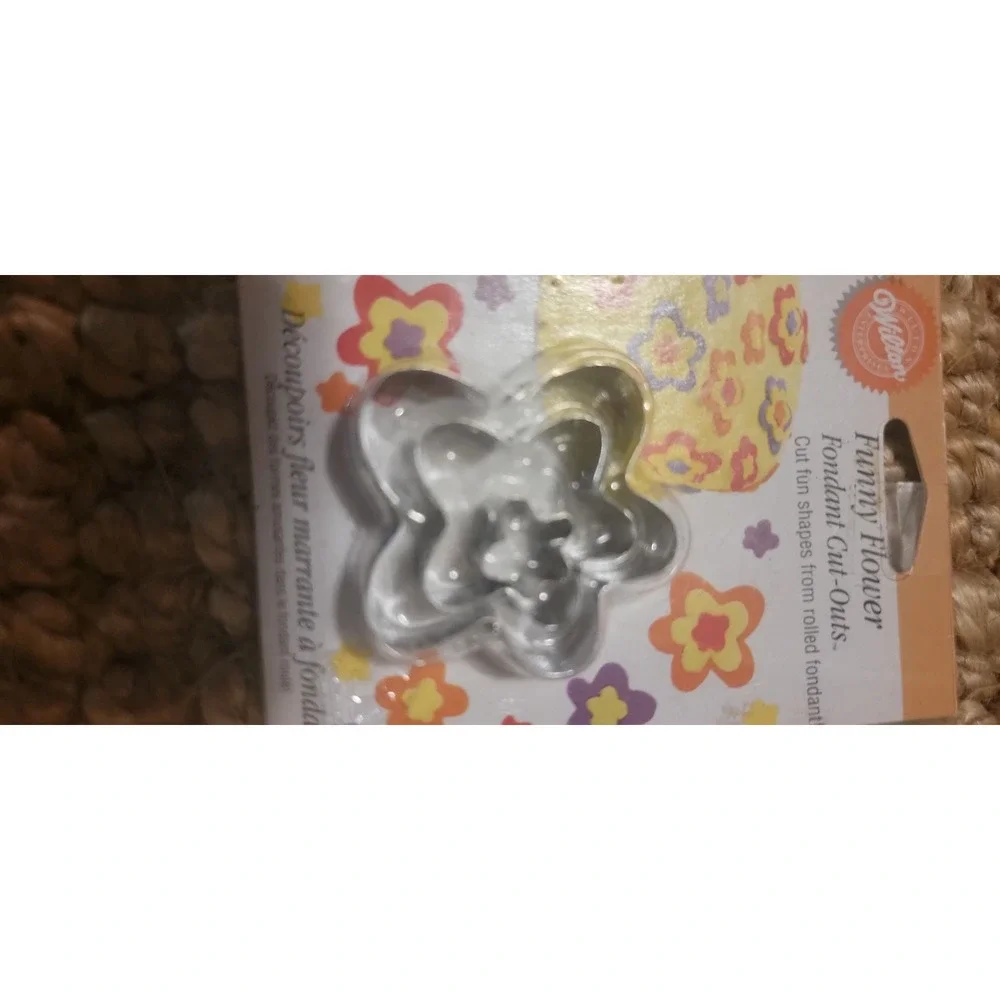 Wilton Funny Flower Fondant Cut Outs Set 3 Piece Metal Baking Decorating Tool
